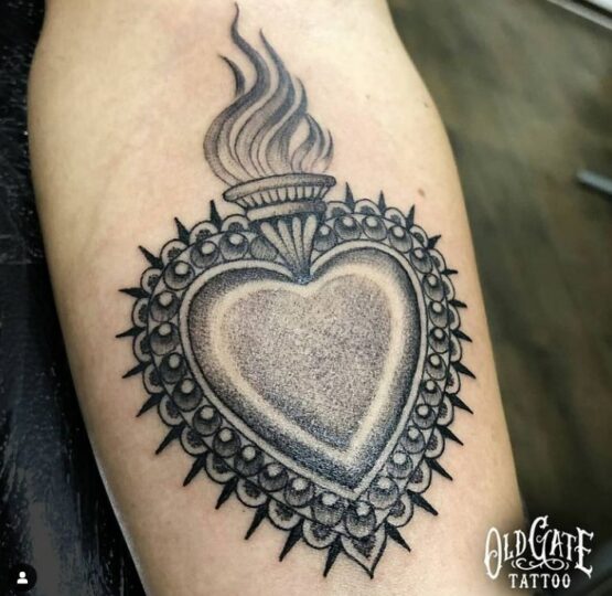 cuore sacro in bianco e nero